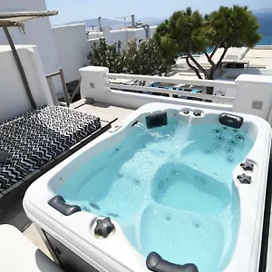 Flaskos Luxury Suites Aparthotel